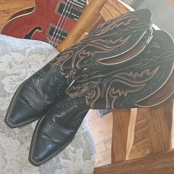 ARIAT Snip Toe Black Boots - Picture 1 of 16